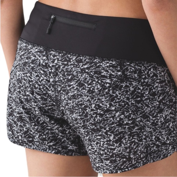 LULULEMON Run Times Short in Iced Wave. Size 6 - Picture 5 of 15
